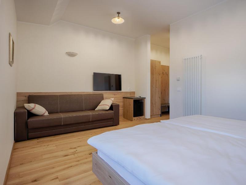Double Room with Private Bathroom image 4