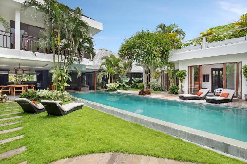 You think you know Canggu - Think again! Stunning LARGE LUXXE 7bed Villa - image 40