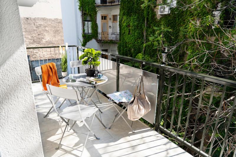 Off-Site One-Bedroom Apartment with Balcony    image 2