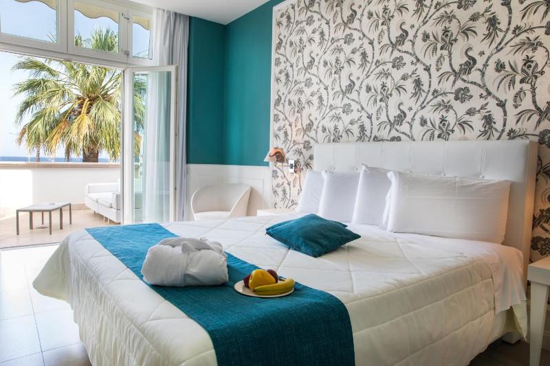 King Suite with Sea View image 1