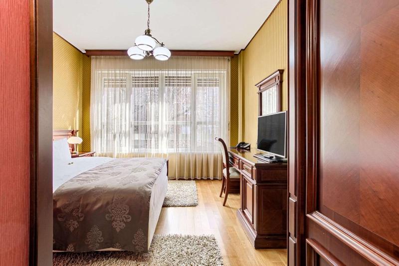 Deluxe Apartment image 1