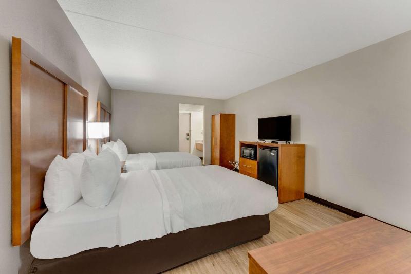 Double Room with Two Double Beds - Non-Smoking image 4