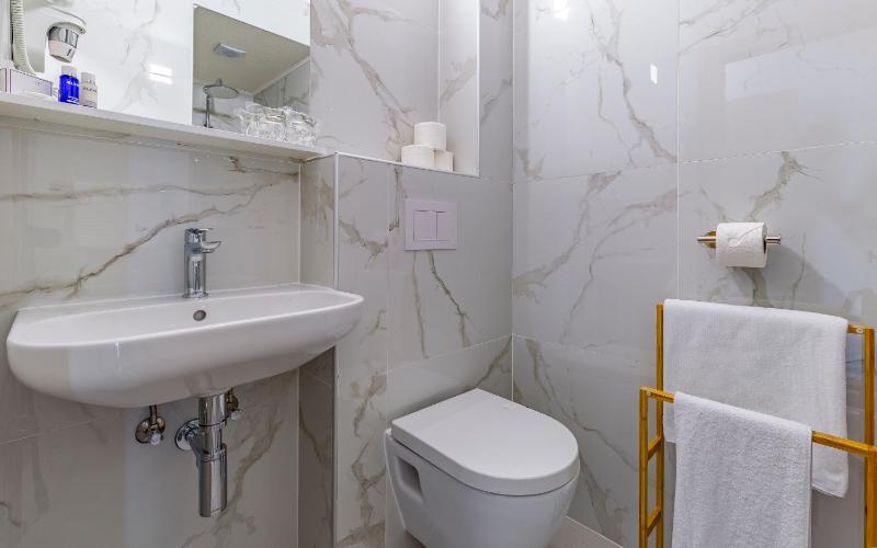 Double Room with Balcony and Sea View image 4
