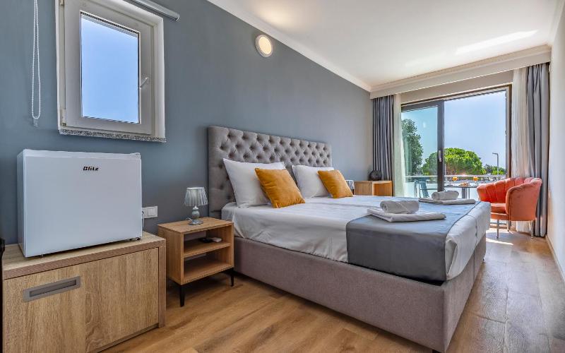 Deluxe Double Room with Balcony and Sea View image 1