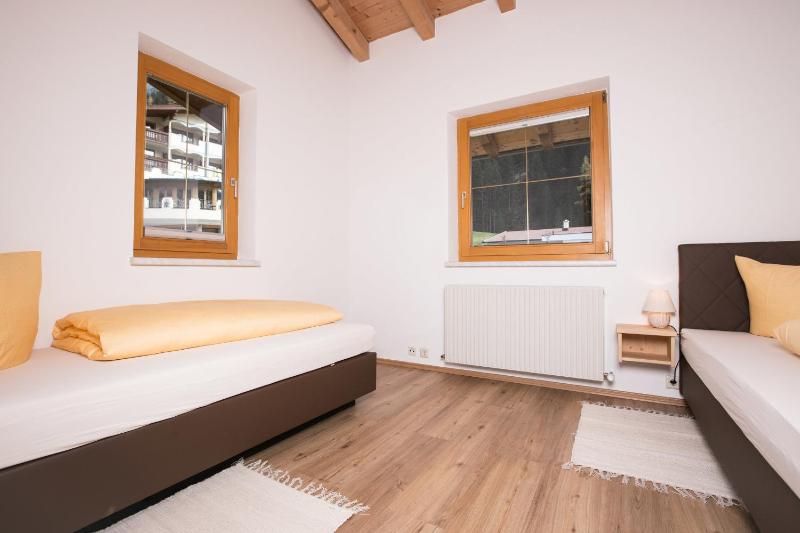 Three-Bedroom Apartment with Terrace or Balcony image 1