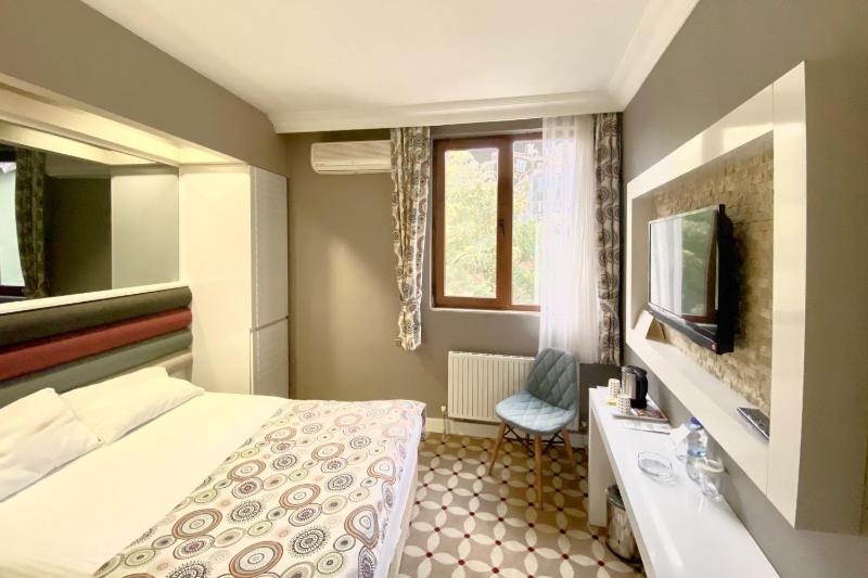Standard Double or Twin Room with Garden View image 1