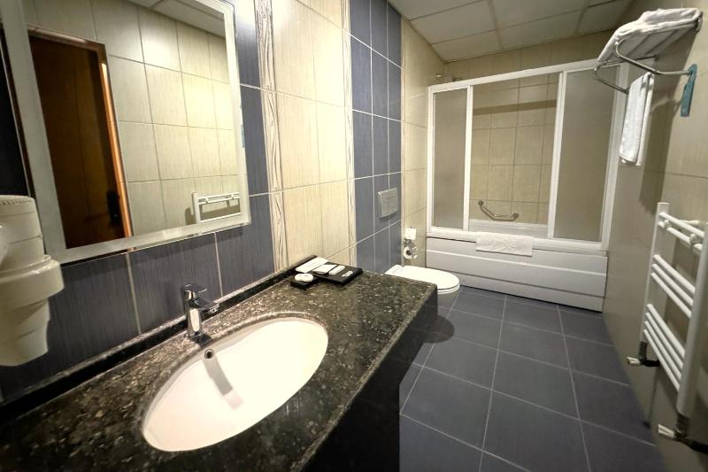 Suite with Sea View image 3