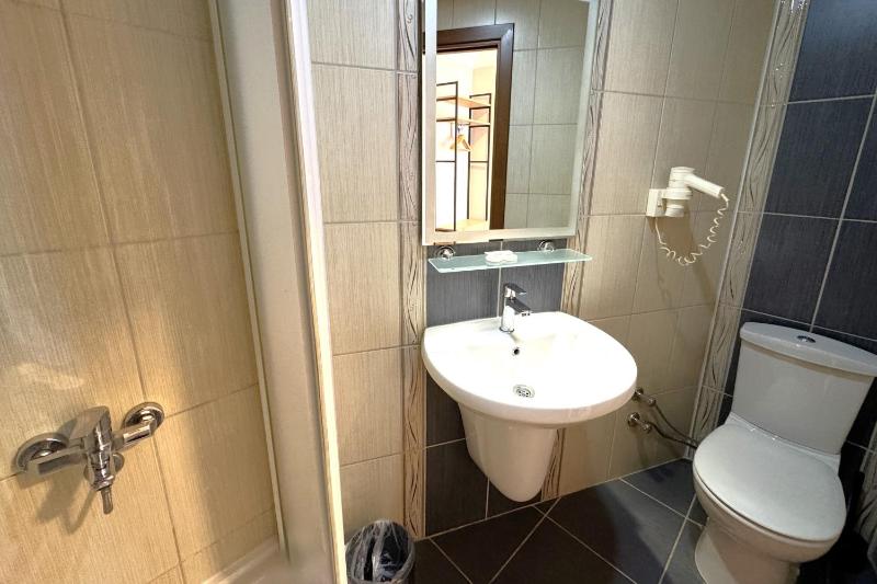 Budget Double Room image 3