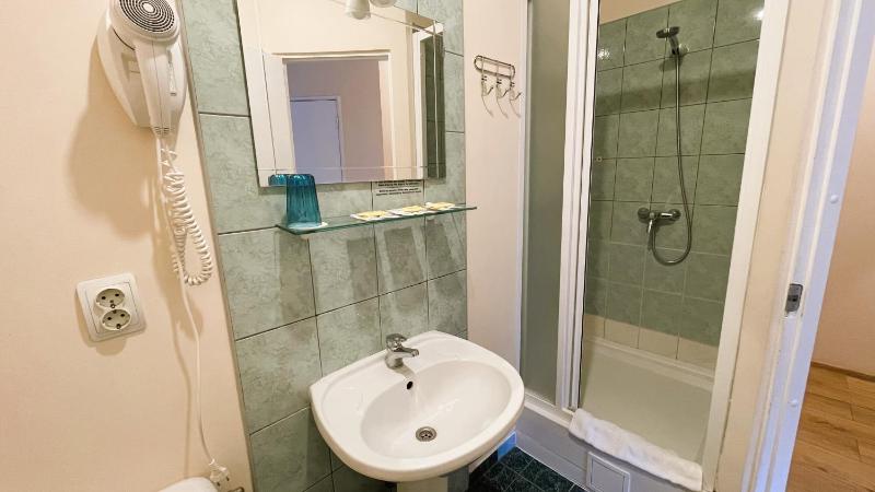 One-Bedroom Apartment image 2