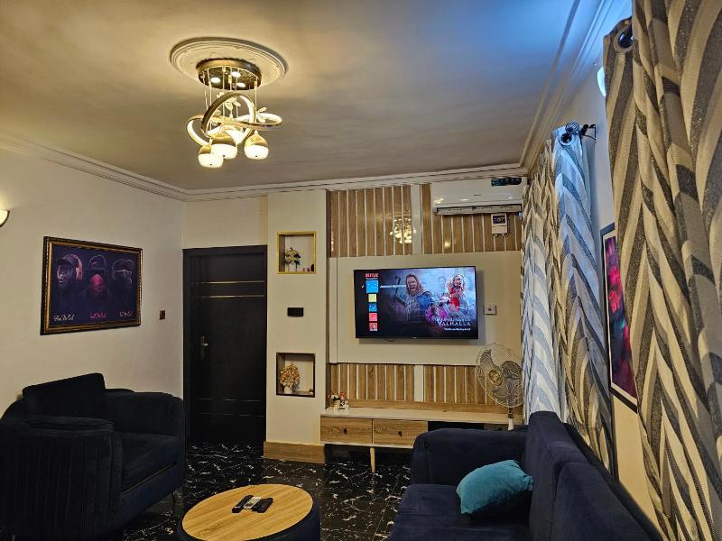 Homey 2-Bed-Apt 24HRS POWER & Unlimited Internet Access - image 14