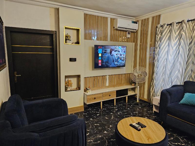 Homey 2-Bed-Apt 24HRS POWER & Unlimited Internet Access - image 13