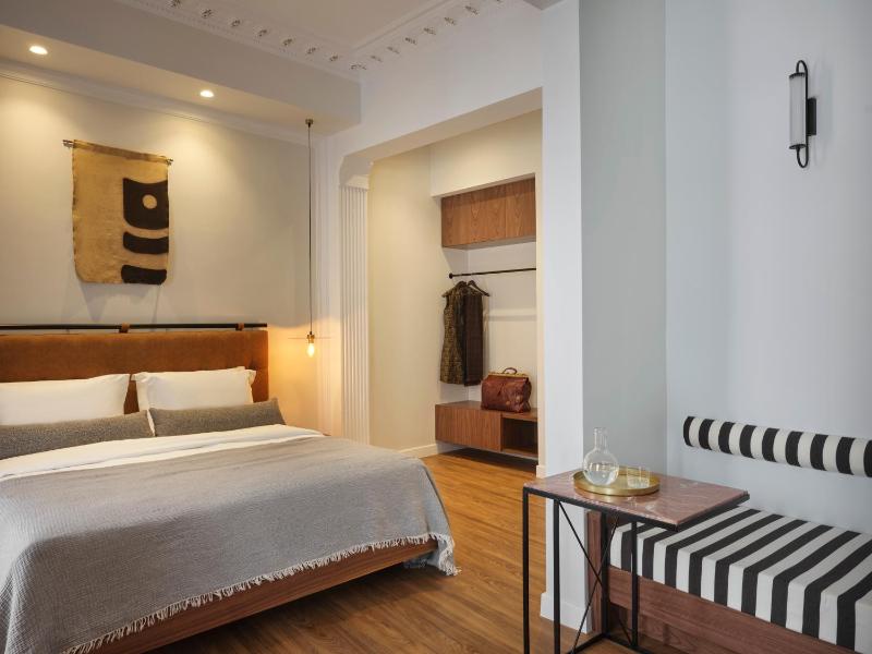 Suite with Balcony image 1