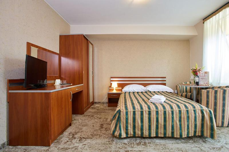 Double Room image 3