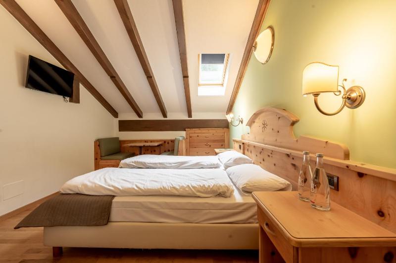 Classic Triple Room image 4