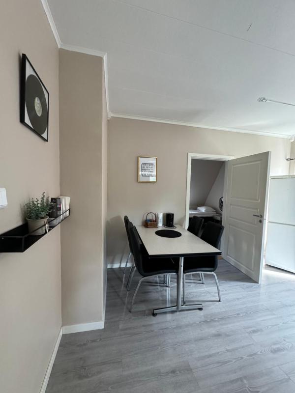 Family Room image 1