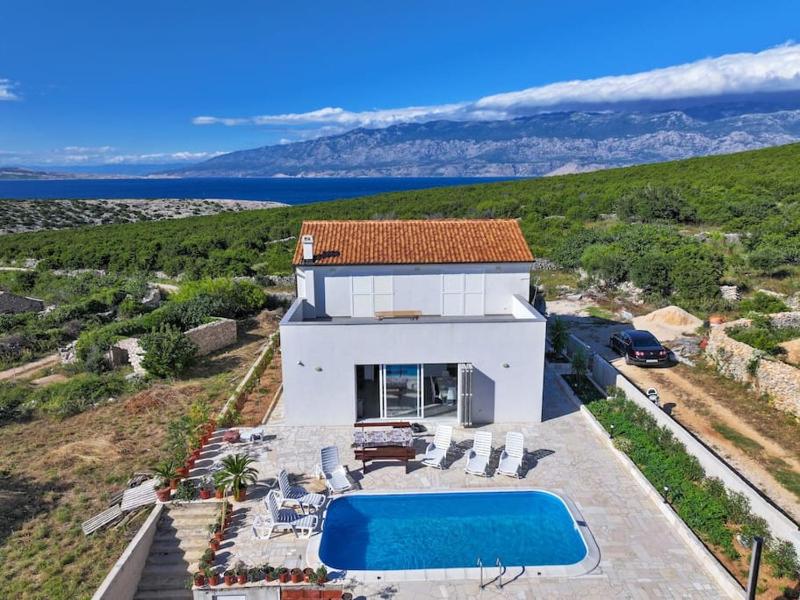 Villa Joanna - hidden oasis with pool gym & garrage - image 31