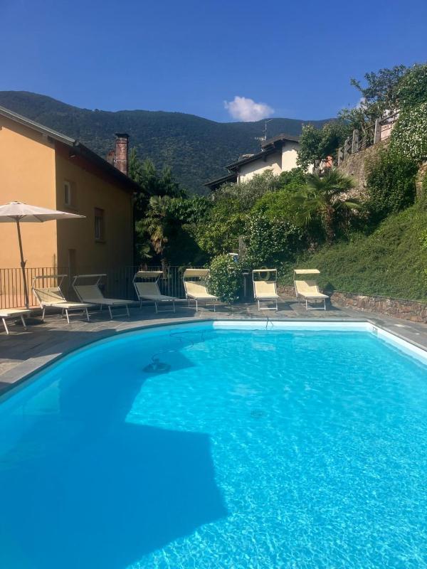 One-Bedroom Apartment with Lake View image 4