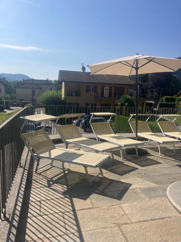 One-Bedroom Apartment with Lake View image 3