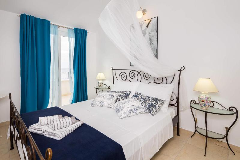 Four-Bedroom Villa with Sea View image 4