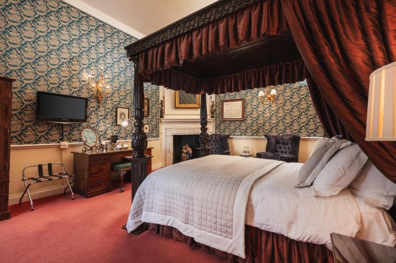 Castle Feature Room image 3
