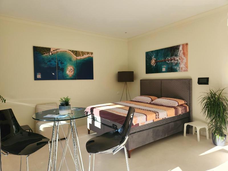 Superior Studio with Balcony image 4