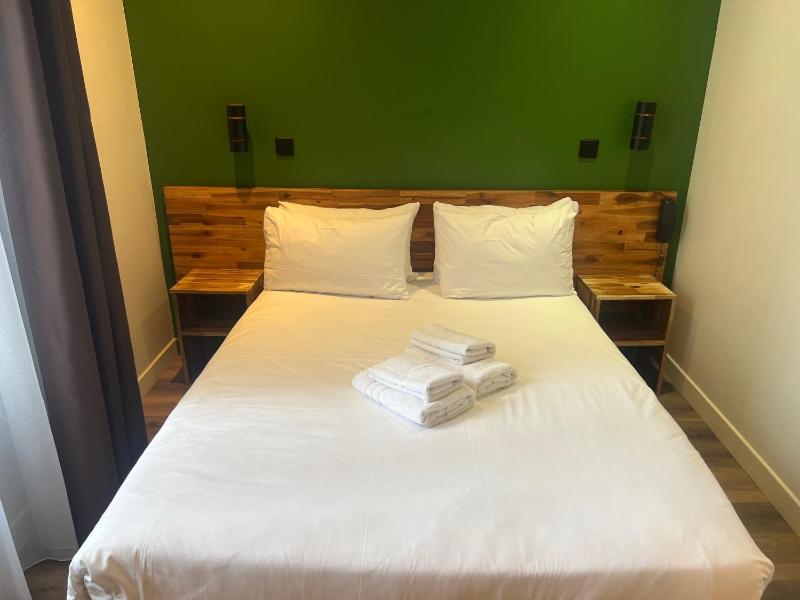 Large Double Room image 2