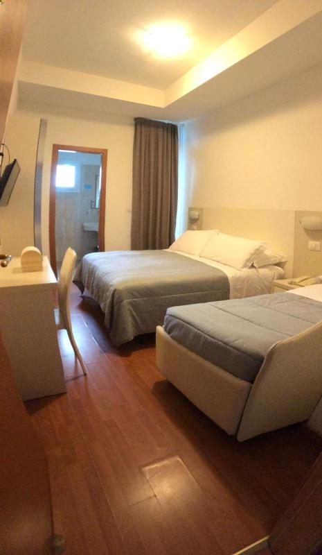 Classic Triple Room image 1