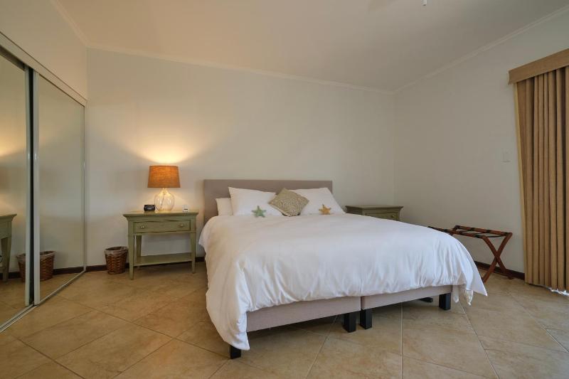 3 minutes from best beaches in Aruba! Luxury Tropical Townhouse at Gold Coast Aruba - image 6