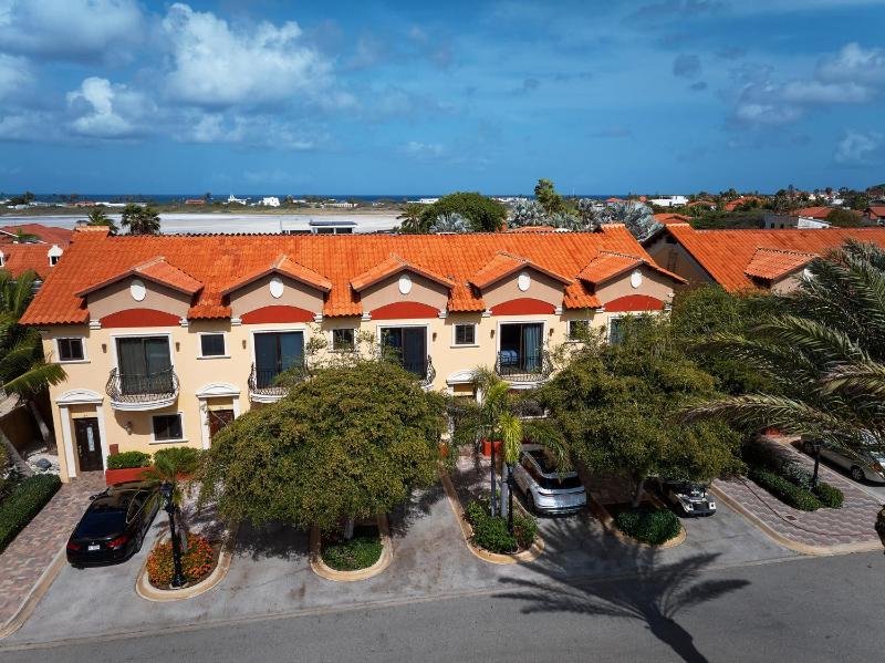 3 minutes from best beaches in Aruba! Luxury Tropical Townhouse at Gold Coast Aruba - image 16