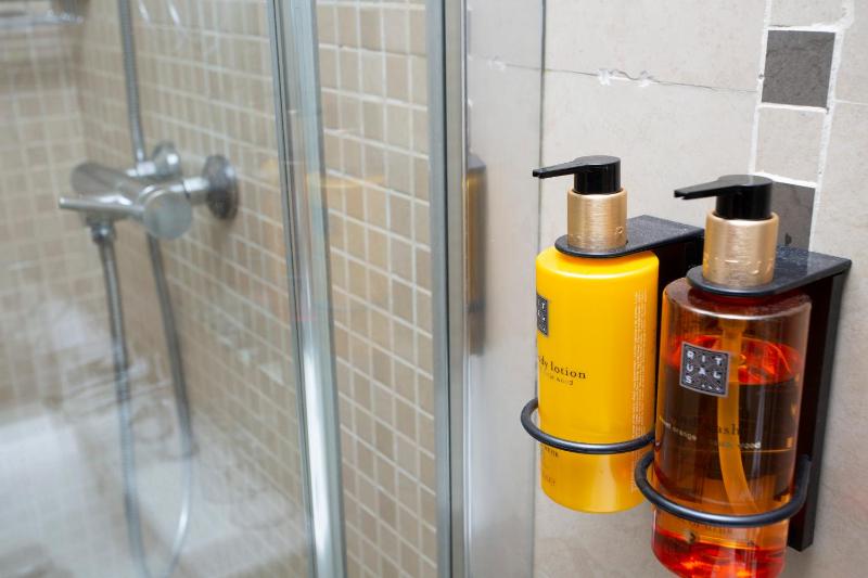 Quadruple Room image 4