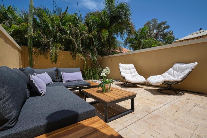 3 minutes from best beaches in Aruba! Luxury Tropical Townhouse at Gold Coast Aruba - image 2