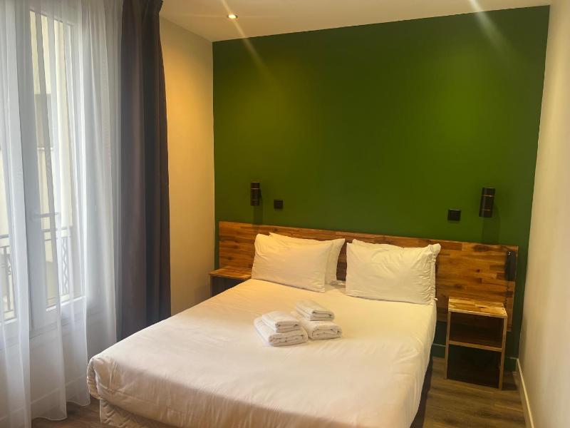 Large Double Room image 1