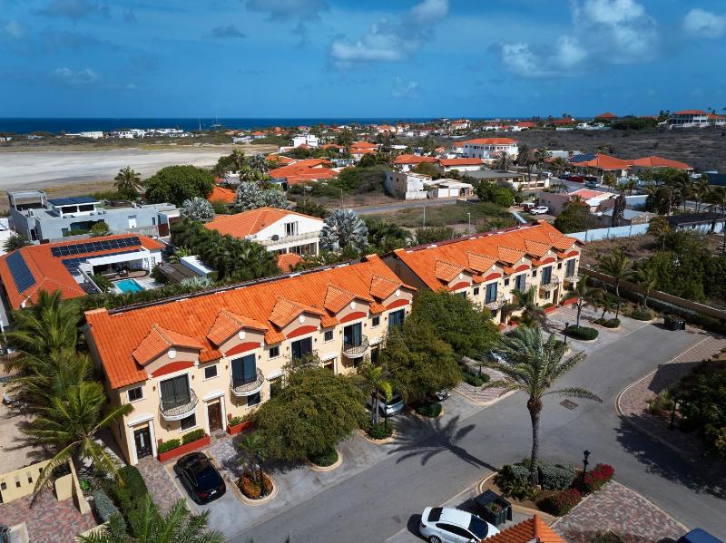3 minutes from best beaches in Aruba! Luxury Tropical Townhouse at Gold Coast Aruba - image 15