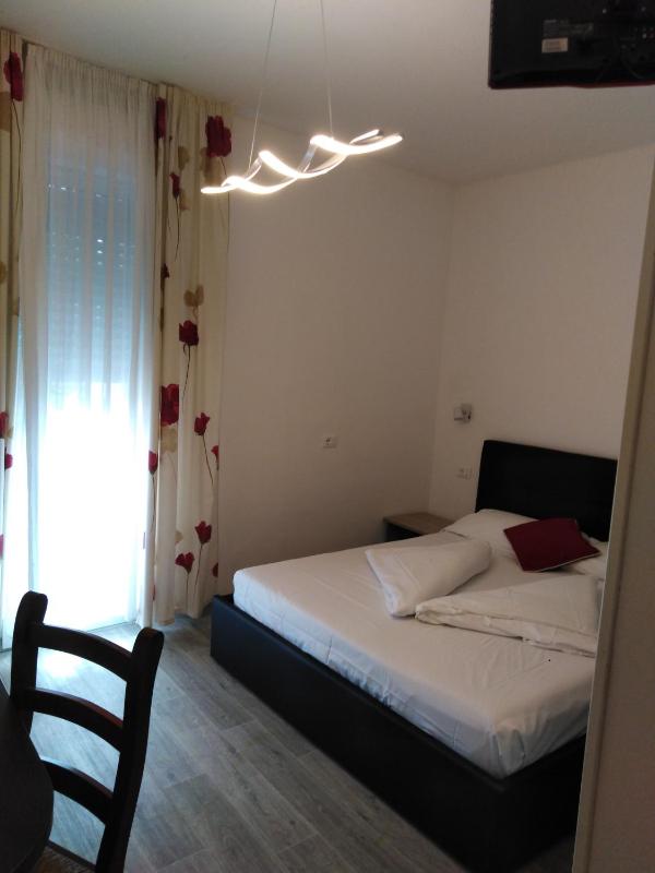 Economy Double Room image 2