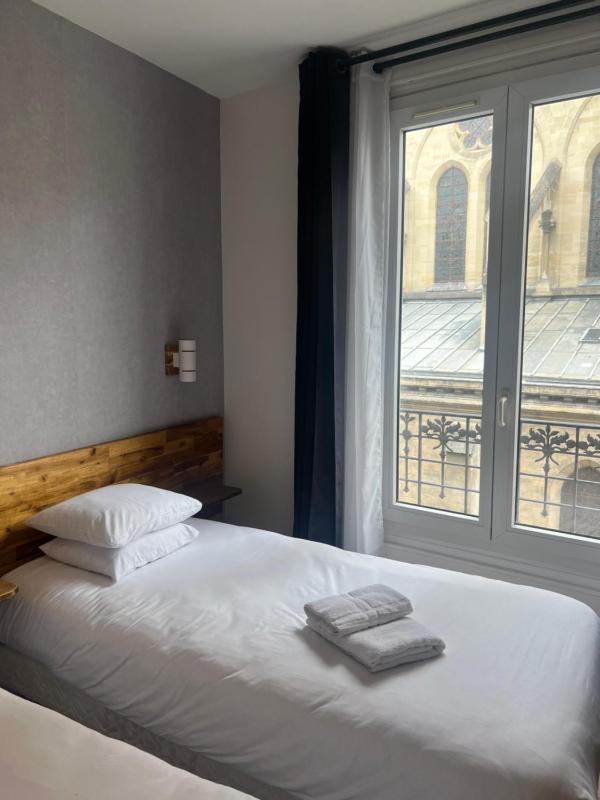Two Adjacent Double Rooms (non connecting) image 2