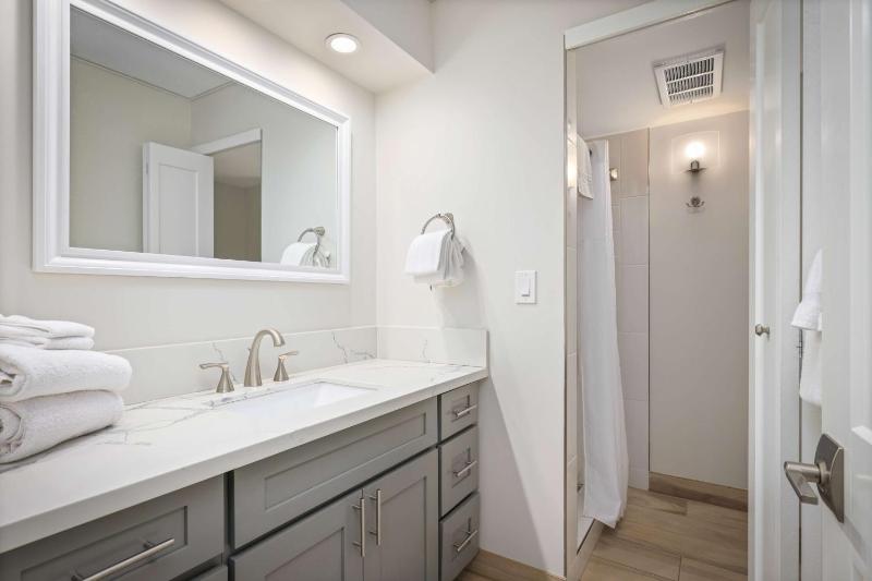 Two-Bedroom Suite with Ocean View image 2