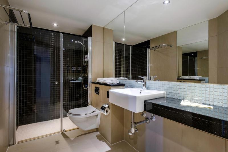 Superior Twin Room image 3