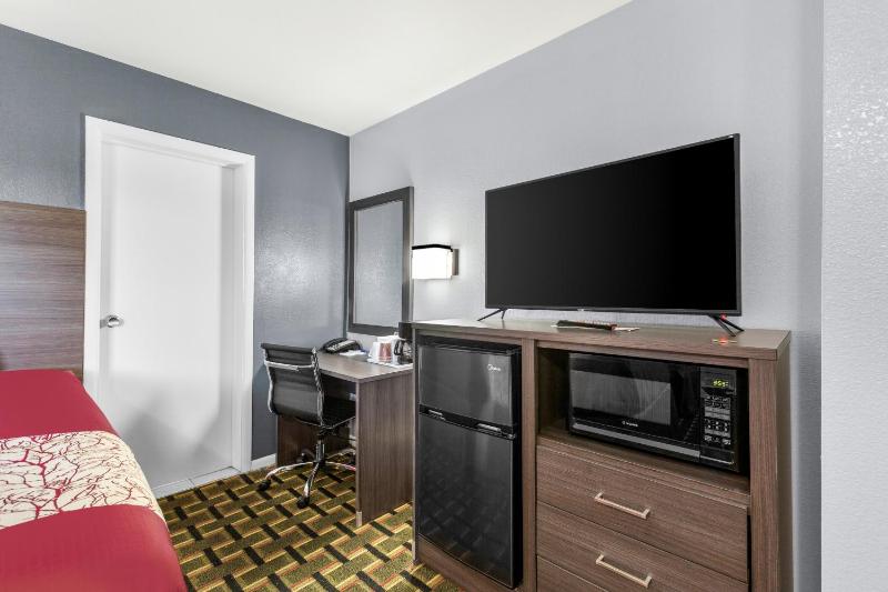 Double Room with Two Double Beds - Smoking image 3
