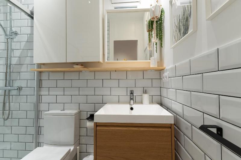 Eixample Apartment - image 11