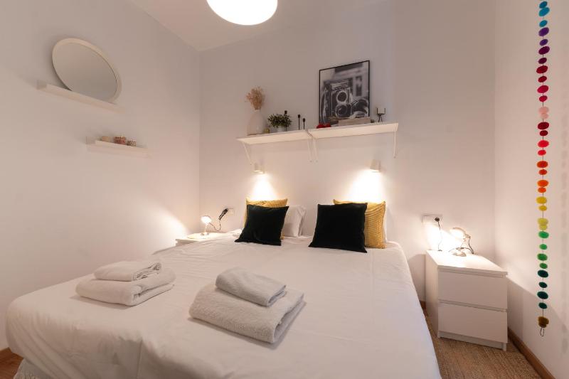 Eixample Apartment - image 10