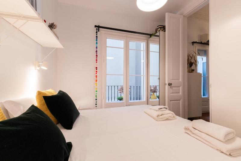 Eixample Apartment - image 7