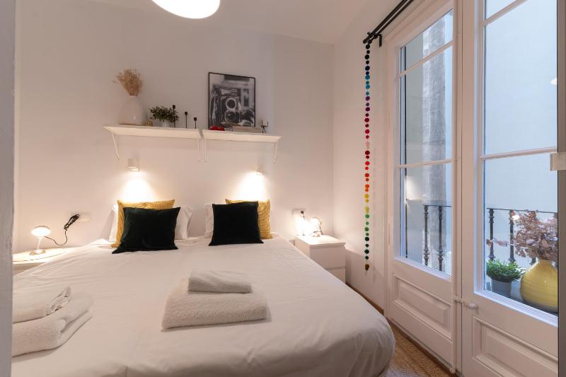 Eixample Apartment - image 16
