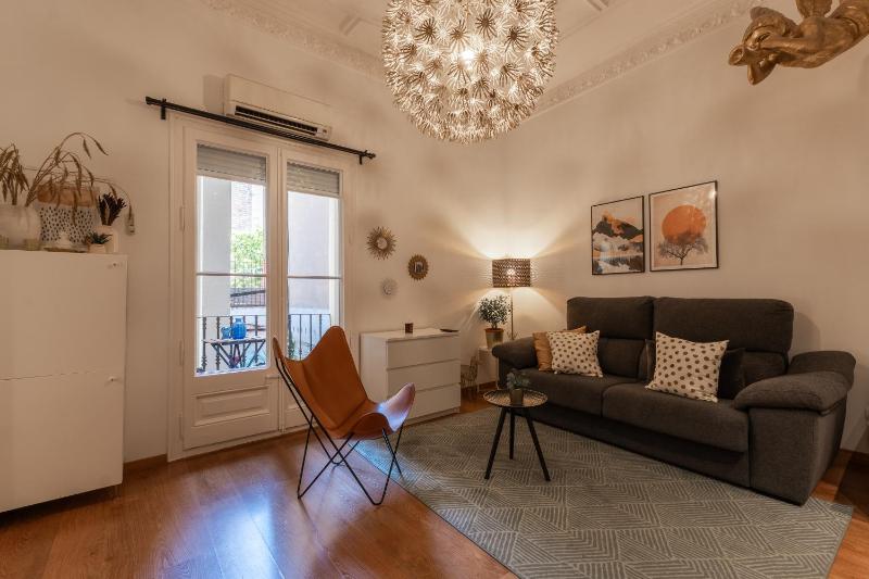 Eixample Apartment - image 6