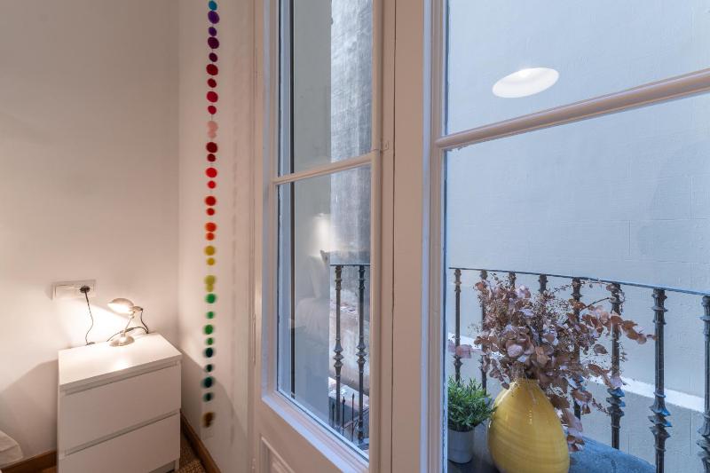 Eixample Apartment - image 12