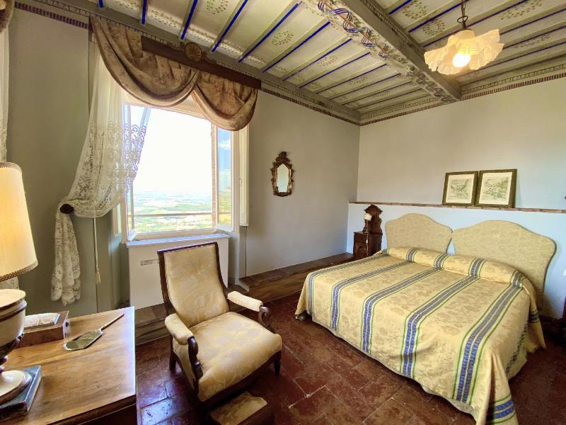 Superior King Room image 2