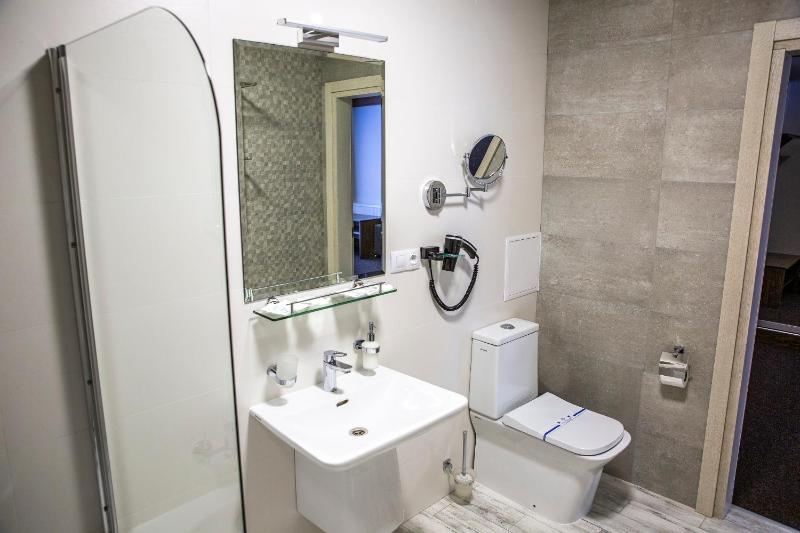 Suite with Balcony image 4