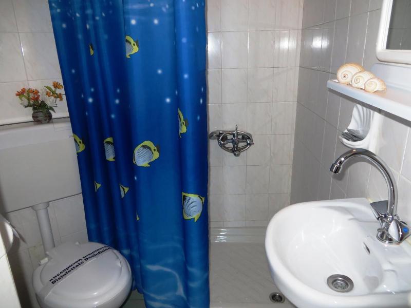 Double Room with Balcony and Sea View image 3