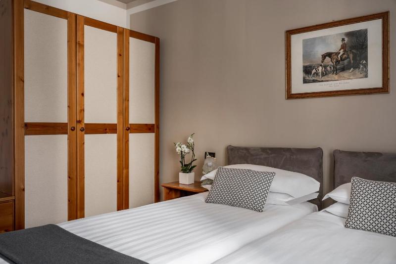 Double Room image 4