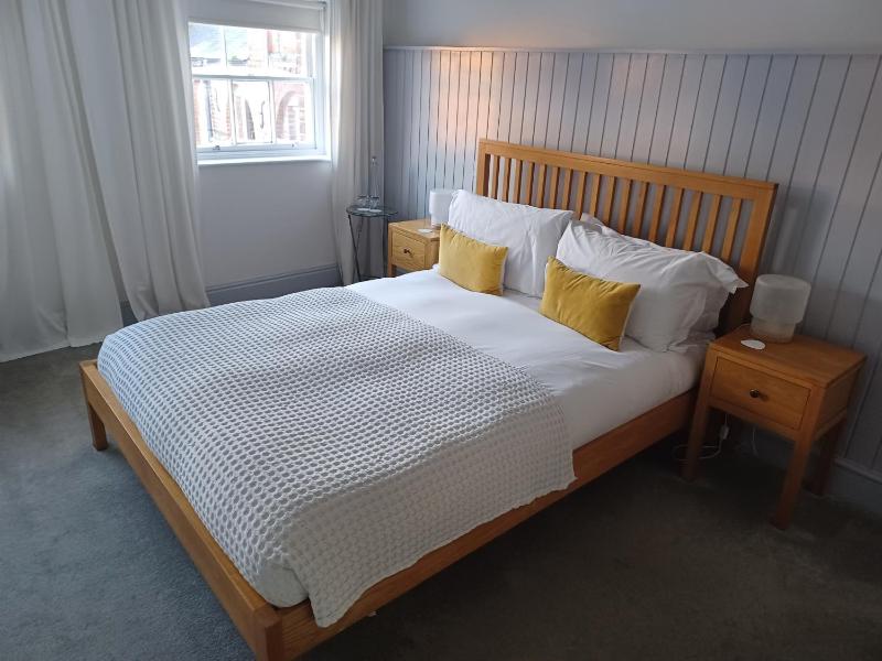 Deluxe Double Room image 2
