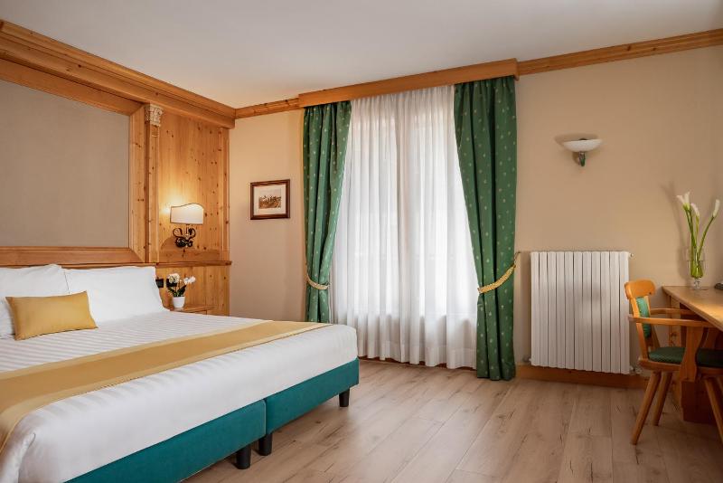 Deluxe Double Room image 4